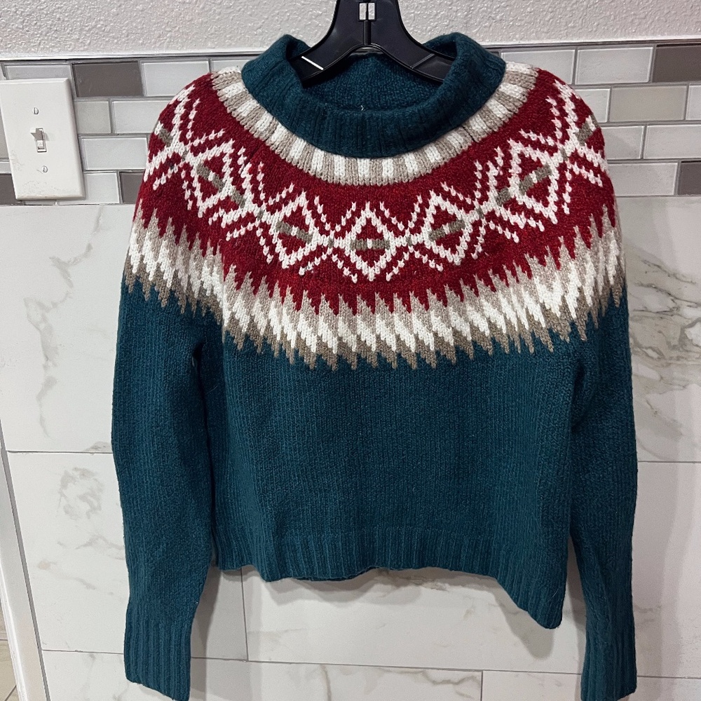 American Eagle Holiday Sweater